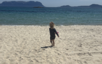 sardinie-met-peuter-strand.png